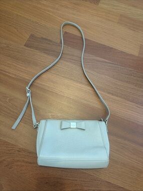 kate spade Pebble Leather Crossbody in Light Gray with Bow Accent